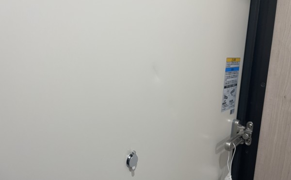 玄関扉凹み補修